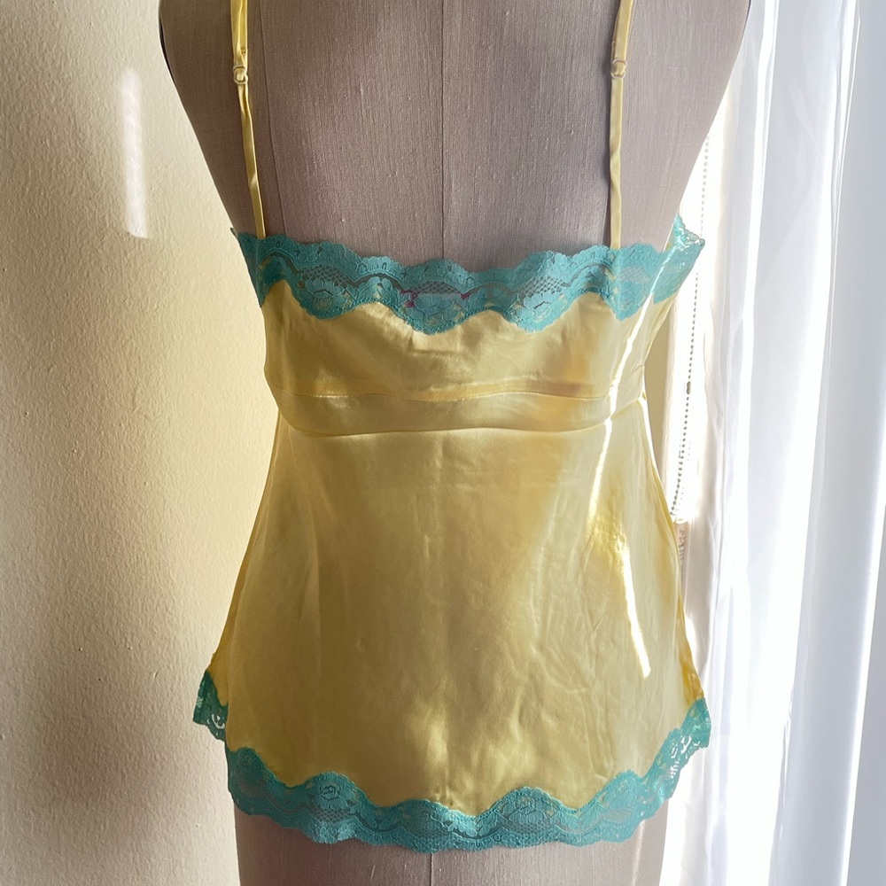 Gold Hawk Yellow Silk Top - Picture 3 of 12